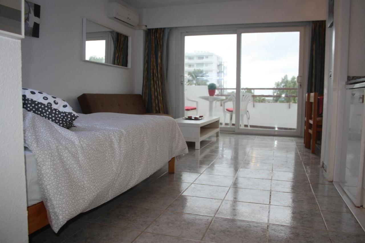 Apartamento Laura Alcudia  Bagian luar foto
